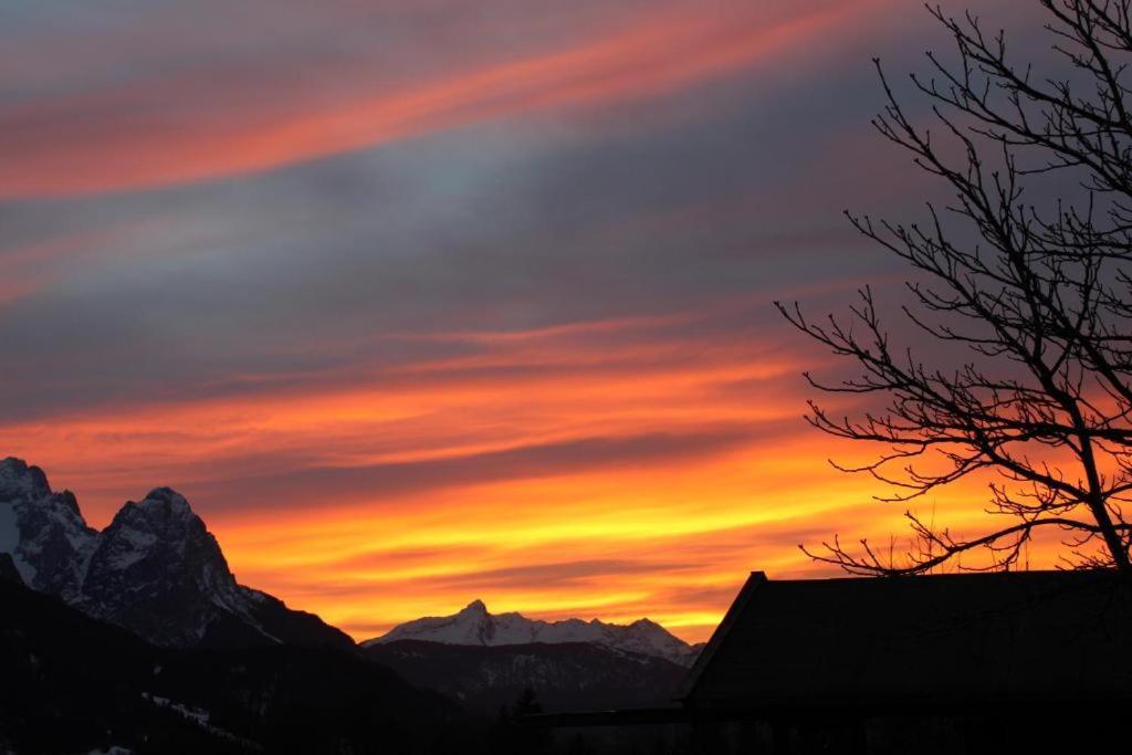 Pfeiffer Alm Am Sonnenhang Mit Blick Auf Die Zugspitze Garmisch-Partenkirchen Eksteriør billede