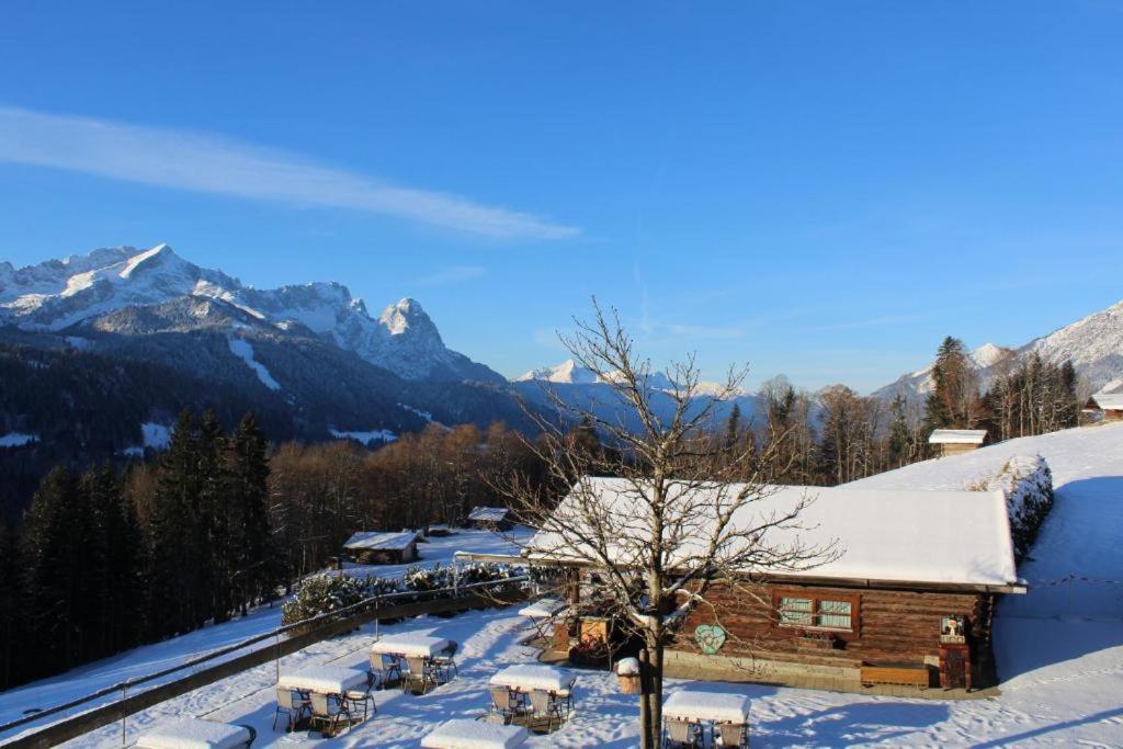Pfeiffer Alm Am Sonnenhang Mit Blick Auf Die Zugspitze Garmisch-Partenkirchen Eksteriør billede