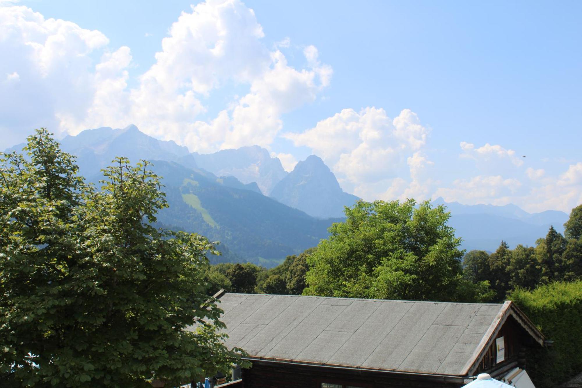 Pfeiffer Alm Am Sonnenhang Mit Blick Auf Die Zugspitze Garmisch-Partenkirchen Værelse billede